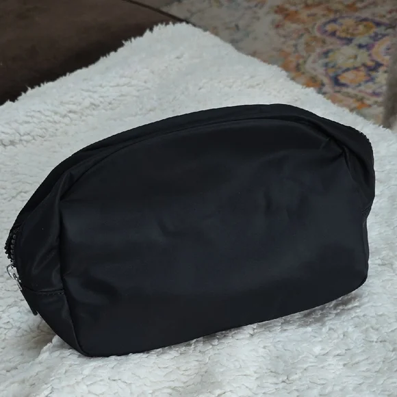 lululemon athletica Black City Essentials Bag - Picture 6 of 8